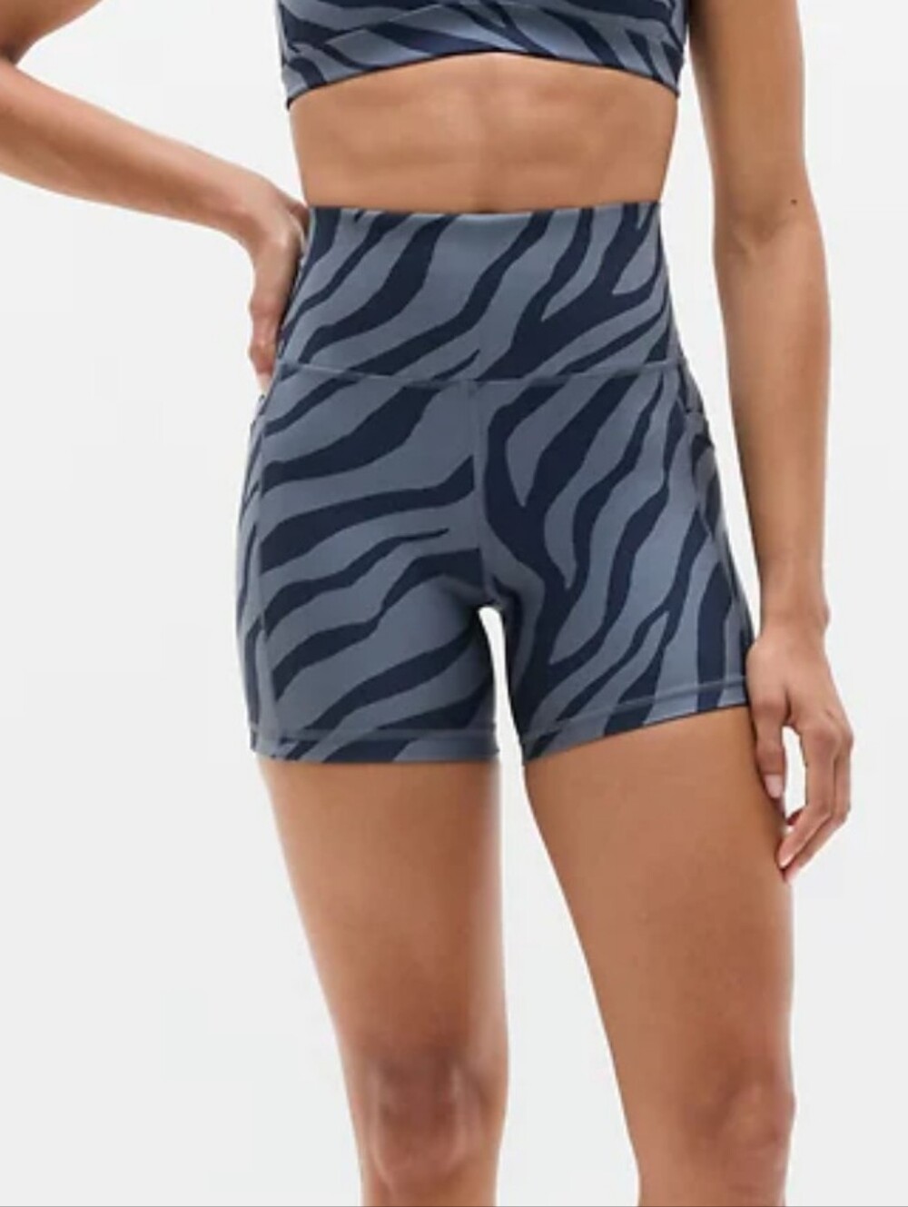 Athleta Salutation Stash 5" Short NWT